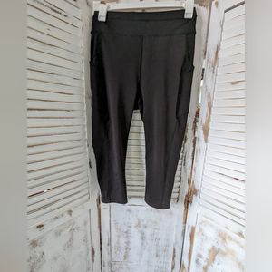 Black Crop Leggings with Double Pockets